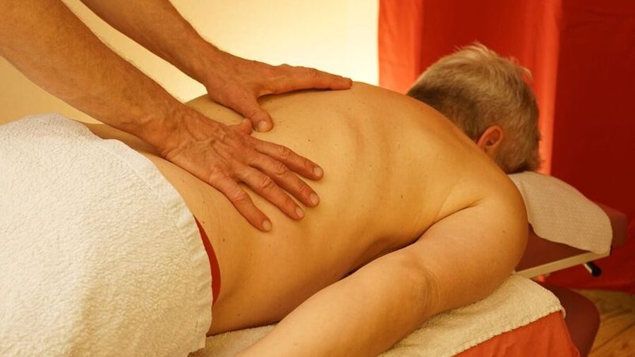 Hände-Rücken-Massage